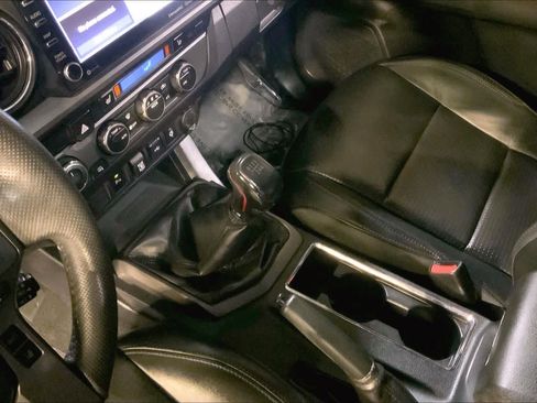 Used 2020 Toyota Tacoma TRD Sport image 16