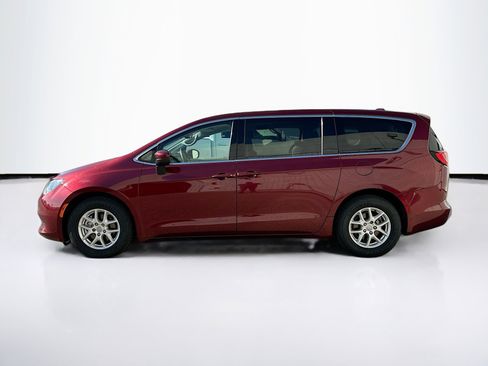 Used 2017 Chrysler Pacifica LX image 4
