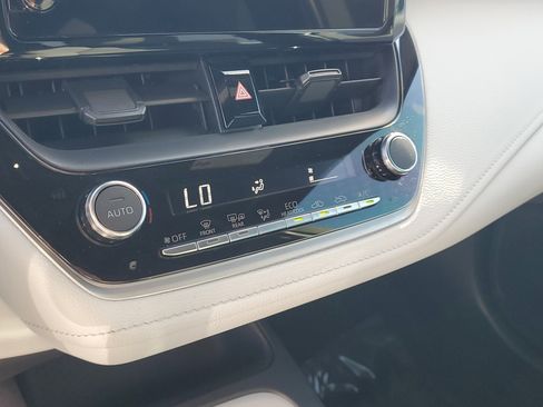 Used 2025 Toyota Corolla SE image 26