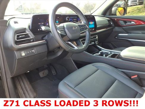 Used 2024 Chevrolet Traverse Z71 image 13