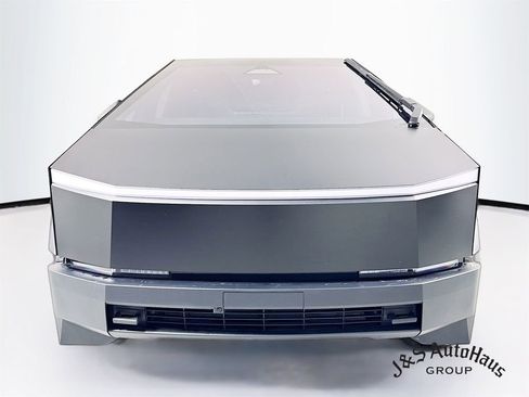 Used 2025 Tesla Cybertruck AWD Crew Cab image 2