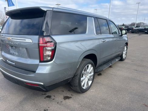 Used 2024 Chevrolet Suburban High Country w/ Advanced Technology Package image 5