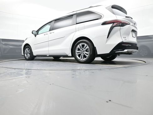 Certified 2023 Toyota Sienna XSE w/ XSE Plus Package image 35