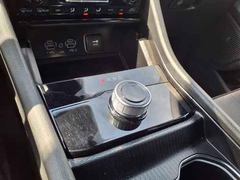 Used 2025 Jeep Grand Cherokee Limited w/ Luxury Tech Group II RWD image 8