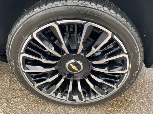 New 2026 Chevrolet Suburban High Country image 41