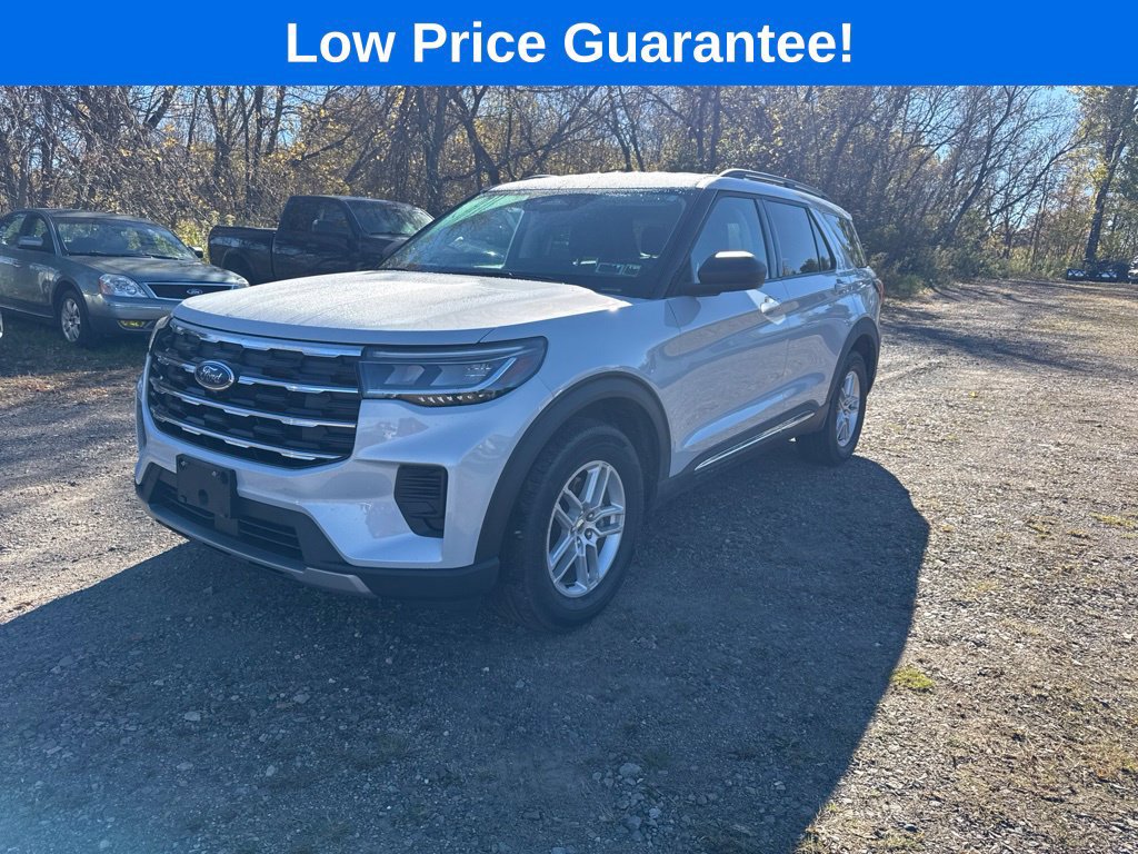 Used 2025 Ford Explorer Active AWD/4WD image 3