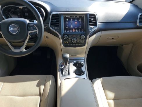 Used 2017 Jeep Grand Cherokee Laredo w/ Quick Order Package 2BE image 16