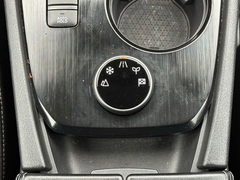 Used 2025 Nissan Rogue SV image 36