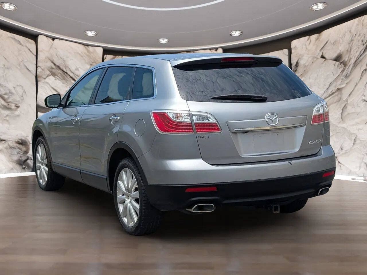 Used 2010 MAZDA CX-9 Grand Touring w/ Moonroof & Bose Audio Pkg FWD image 6
