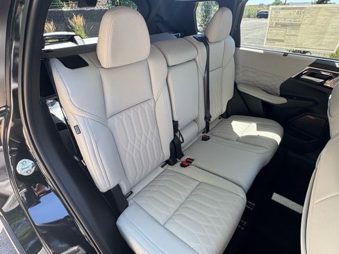New 2025 Mitsubishi Outlander Platinum Edition image 15