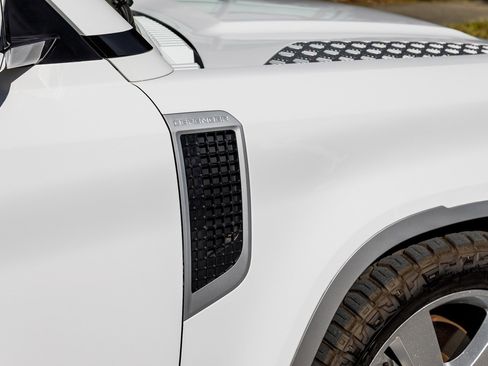 Used 2023 Land Rover Defender 130 SE image 5