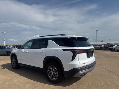 Used 2025 Chevrolet Traverse LT image 15