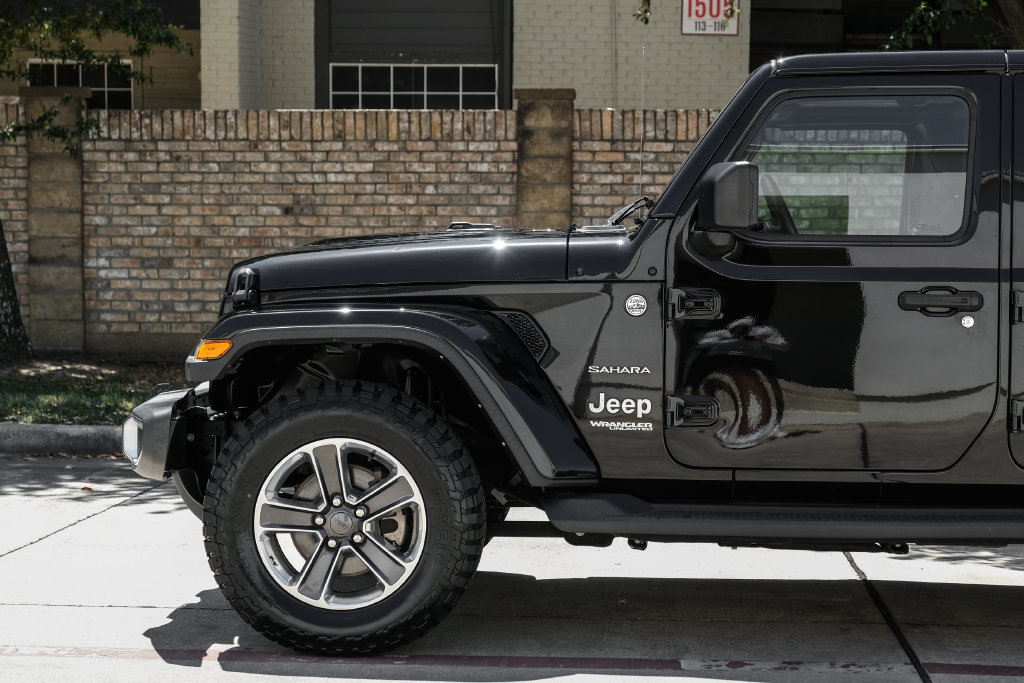 Used 2022 Jeep Wrangler Unlimited Sahara w/ LED Lighting Group AWD/4WD image 22