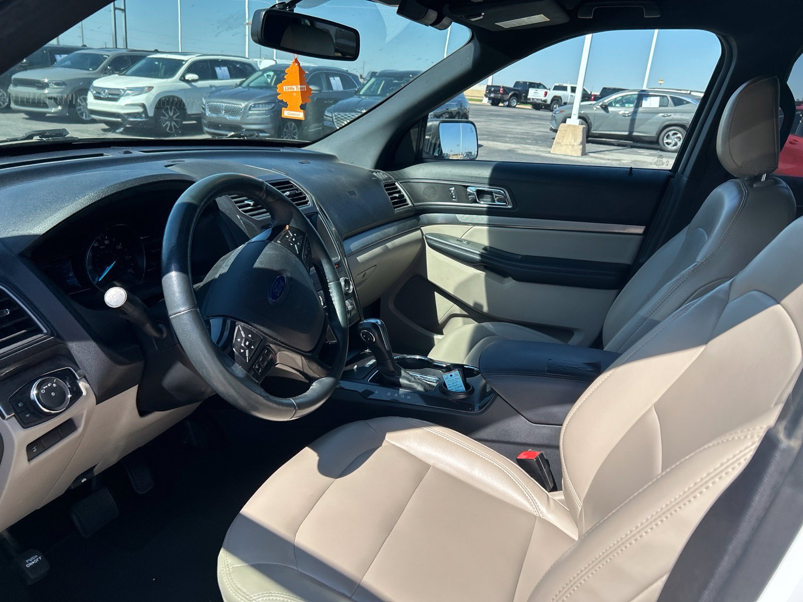 Used 2019 Ford Explorer XLT w/ Equipment Group 202A FWD image 11