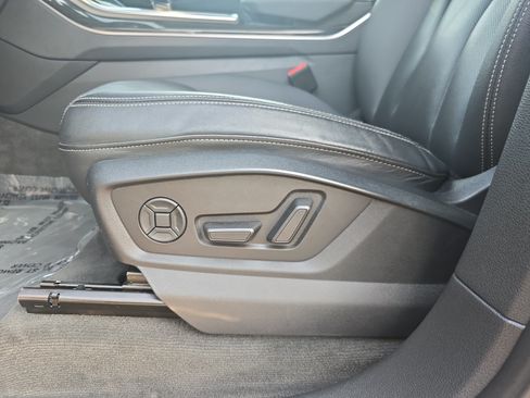 Used 2019 Audi Q8 Premium Plus w/ Premium Plus AWD/4WD image 25