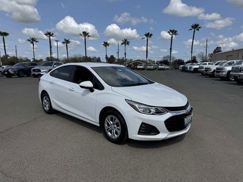 Used 2019 Chevrolet Cruze LS image 2