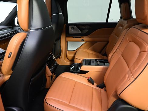 Used 2023 Lincoln Aviator Black Label w/ Jet Package image 21