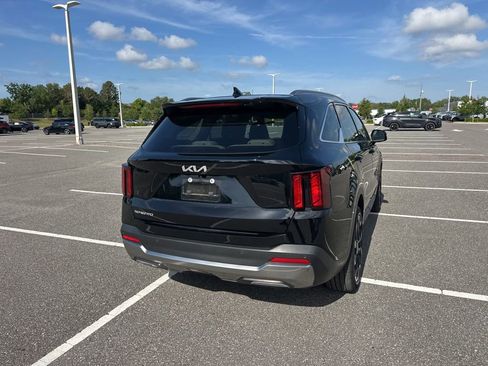Certified 2025 Kia Sorento EX w/ Panoramic Sunroof Package FWD image 7