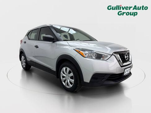 Used 2020 Nissan Kicks S FWD image 13
