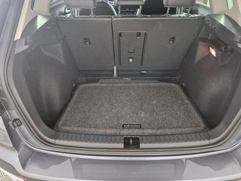 Used 2023 Volkswagen Taos SE w/ Panoramic Sunroof Package FWD image 26