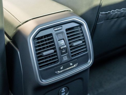 Used 2026 Porsche Macan image 30