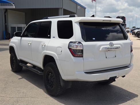 Used 2020 Toyota 4Runner SR5 Premium w/ Moonroof Package RWD image 5