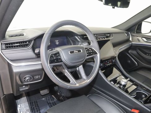 Used 2024 Jeep Grand Cherokee Overland w/ Luxury Tech Group IV image 27