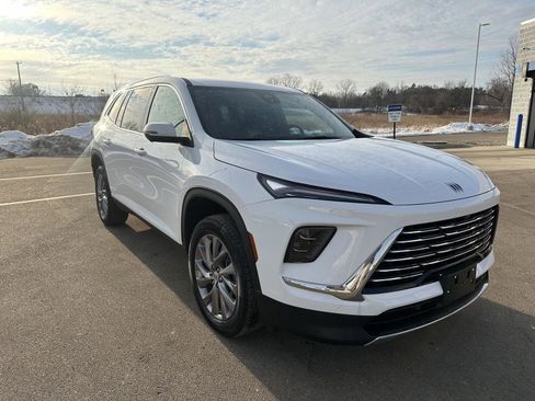 Used 2025 Buick Enclave Preferred image 7