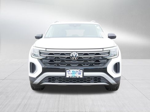 Used 2025 Volkswagen Atlas Peak Edition SE AWD/4WD image 2