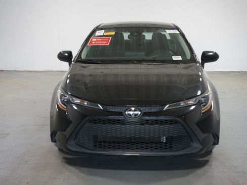 Used 2022 Toyota Corolla LE image 2