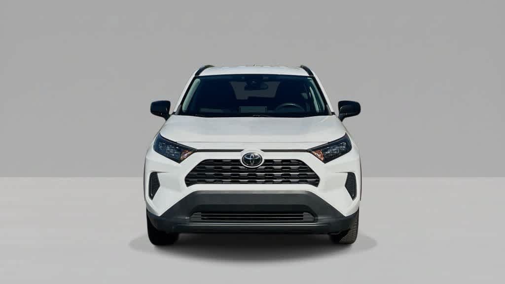Used 2019 Toyota RAV4 LE FWD image 3
