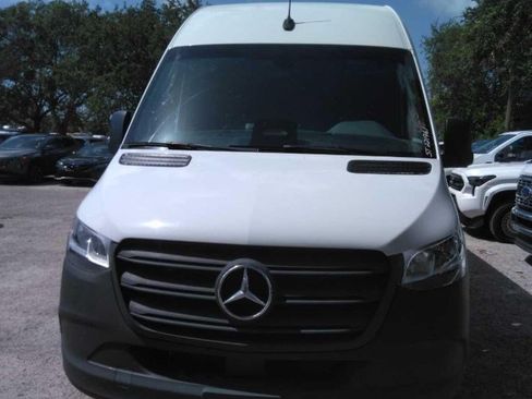 Used 2025 Mercedes-Benz Sprinter 2500 image 2