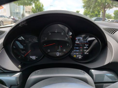 Used 2018 Porsche 718 Cayman RWD image 15