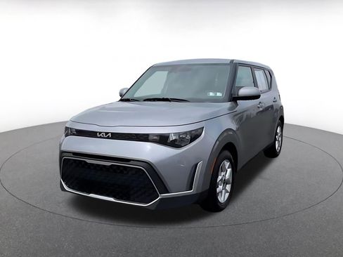 Used 2025 Kia Soul LX w/ LX Technology Package FWD image 6