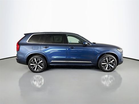 Certified 2026 Volvo XC90 B6 Core image 8