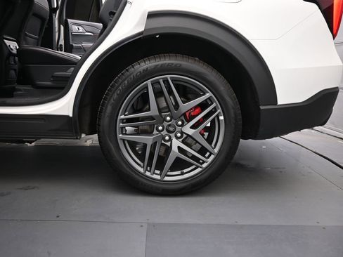 Certified 2025 Ford Explorer ST-Line w/ Premium Package image 23