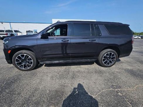 Used 2023 Chevrolet Suburban RST AWD/4WD image 2