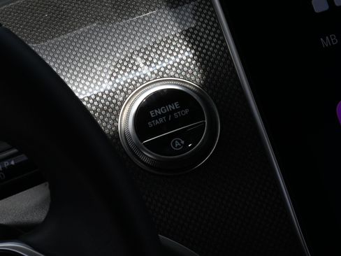 Used 2025 Mercedes-Benz GLC 300 image 36