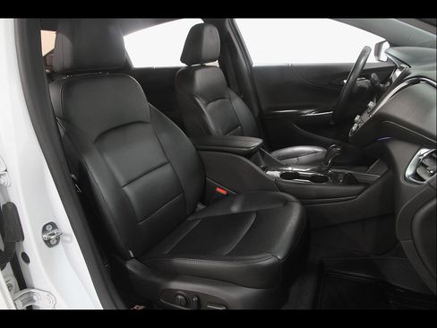 Used 2016 Chevrolet Malibu LT w/ Leather Package FWD image 16