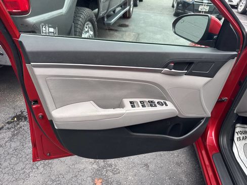 Used 2019 Hyundai Elantra SEL image 14