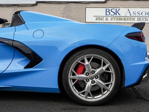 Used 2021 Chevrolet Corvette Stingray Premium Conv w/ Z51 Performance Package RWD image 3