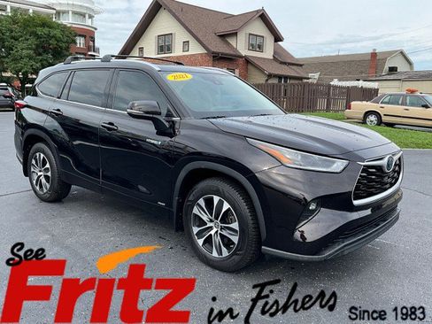 Used 2021 Toyota Highlander XLE AWD/4WD image 1