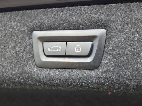 Used 2023 BMW M550i xDrive w/ Dynamic Handling Package image 29