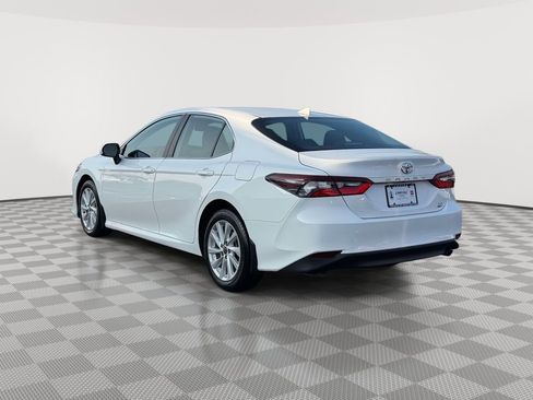 Used 2023 Toyota Camry LE image 5