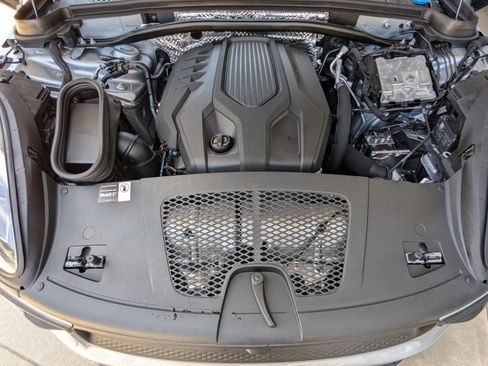 Used 2025 Porsche Macan image 28