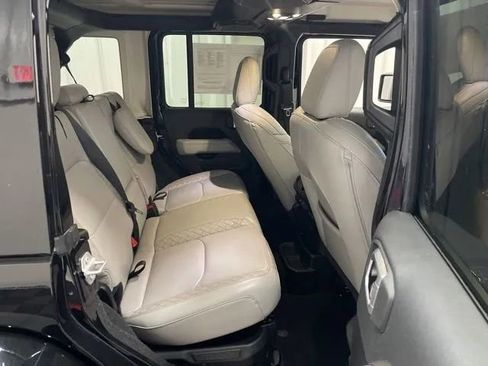 Used 2022 Jeep Wrangler Unlimited Sahara image 13