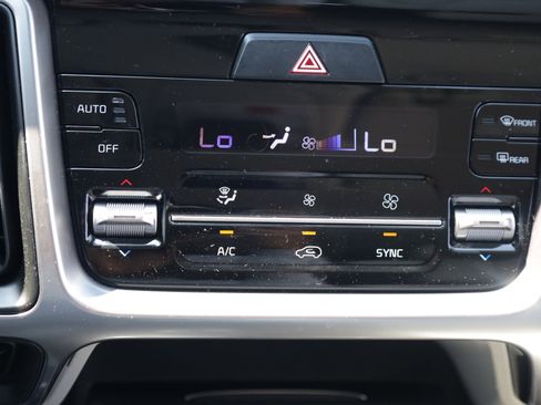 Used 2023 Kia Sorento S FWD image 10