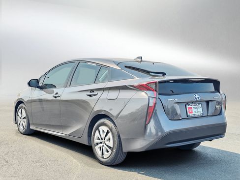 Used 2016 Toyota Prius Three w/ Advanced Technology Package FWD image 3
