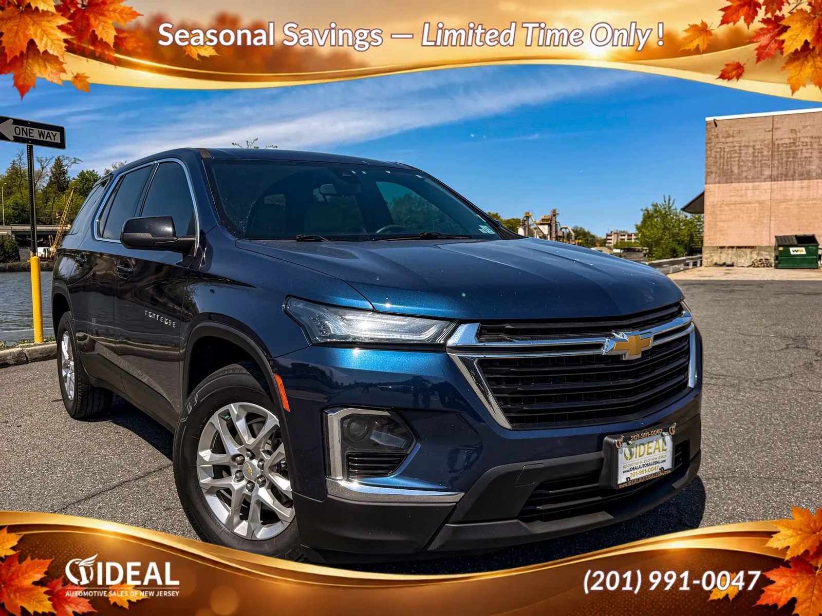 Used 2022 Chevrolet Traverse LS FWD image 1