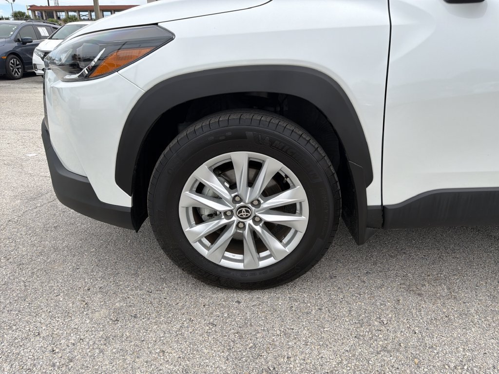 Used 2025 Toyota Corolla Cross LE FWD image 33